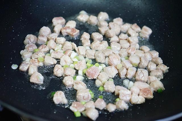 爆炒三丁的做法好吃程度不输饭店，爆炒三丁最家常的做法