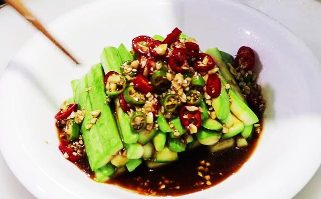 西葫芦怎样凉拌好吃窍门，凉拌西葫芦这样做特别爽口