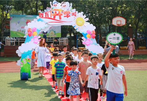 一年级入学年龄，教育部关于小学入学的年龄规定（一年级新生入学年龄有新调整）