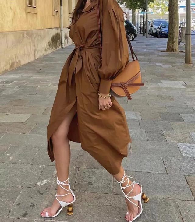 细跟的高跟鞋穿搭，今年的时髦高跟鞋都在这儿了