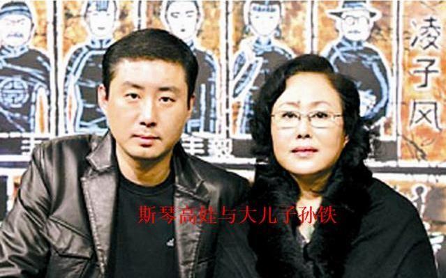 71岁斯琴高娃近况曝光，跟老艺术家聚餐喝酒助兴