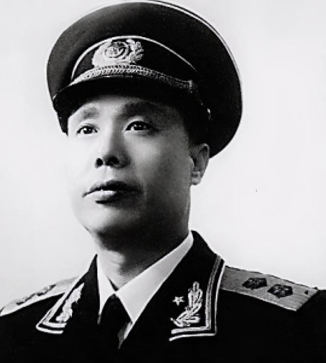 开国将帅中的六星上将，这位开国中将胆大包天