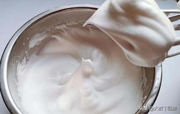 云朵面包的做法，日式云朵面包制作方法（手揉❗可以做出像云朵般柔软的日式云朵面包）