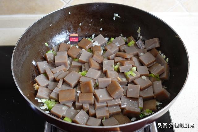 陕南橡子凉粉，给家人炒盘橡子凉粉