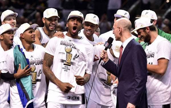 nba历届mvp分别是哪些，NBA历史至今总共67个MVP