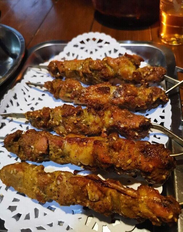 乌鲁木齐二道桥馕坑肉哪里好吃，乌鲁木齐这几家馕坑肉