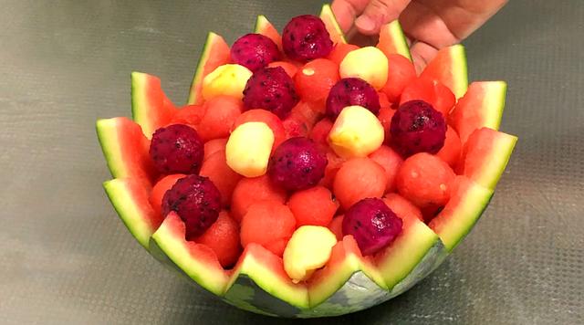 切西瓜怎么切好看，西瓜如何切更好吃又好看（切西瓜别用老一套了）