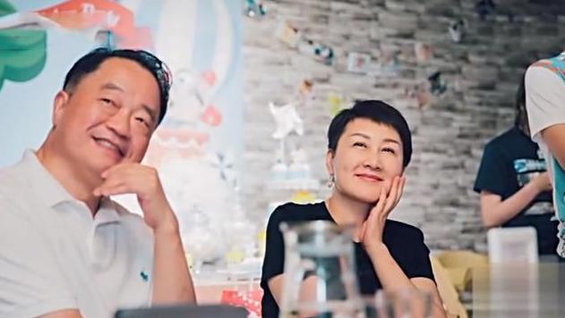 58岁张凯丽谈与丈夫一见钟情，张凯丽节目秀恩爱