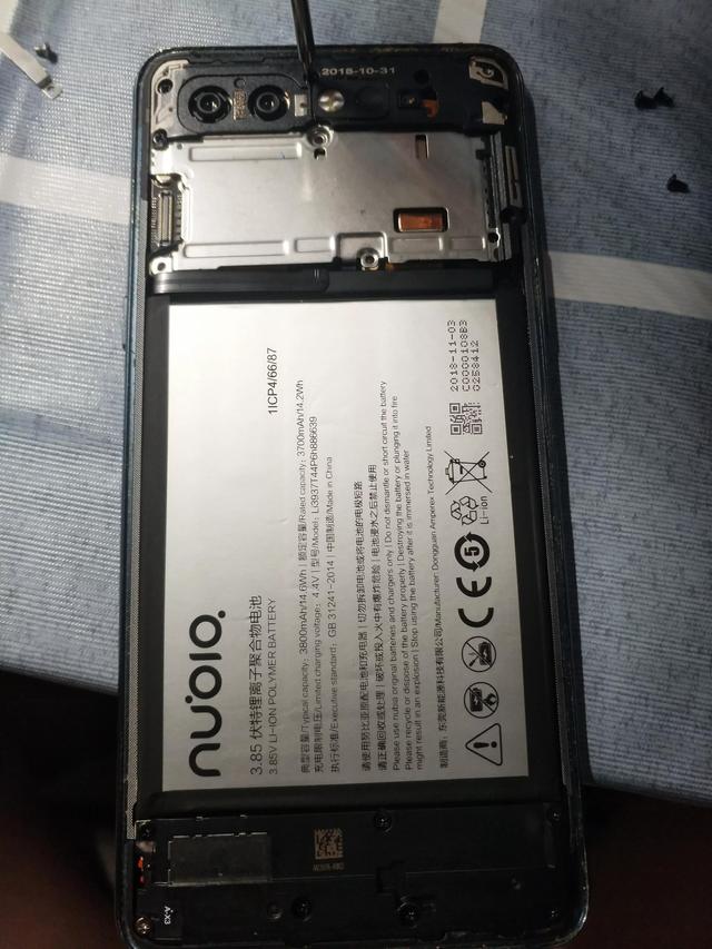 手机电池怎么换，手机怎样更换电池教程（再也不会被手机维修店坑啦）