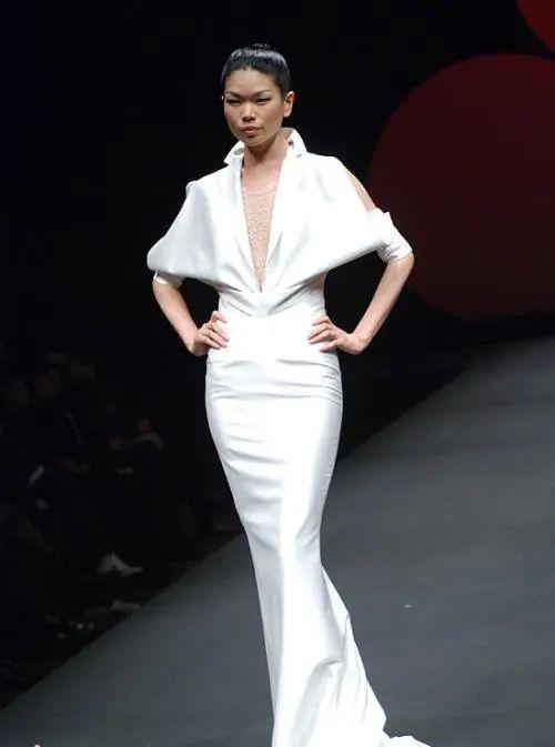 国际名模吕燕长了一张高级脸，最丑超模吕燕活成了豪门