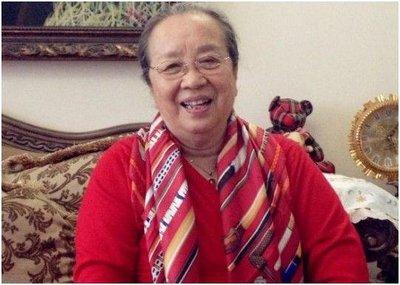 容嬷嬷李明启罕见近况曝光，86岁“容嬷嬷”李明启逛菜市场