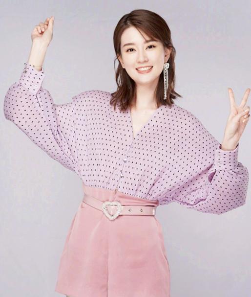 “小风暴”热播，圣诞节来临，乔欣佩戴的珠宝，可以送给女友 情人节送什么