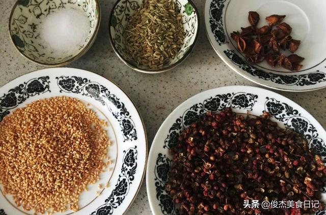 自制花椒盐的方法，花椒盐做法非常简单