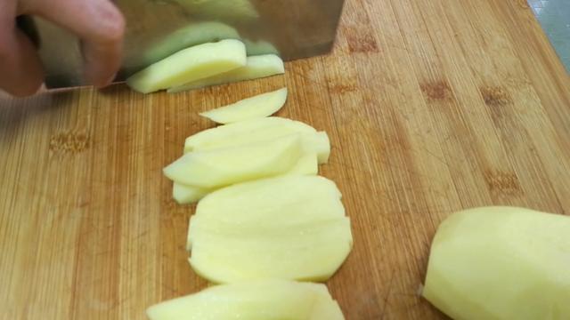 如何炸薯条又酥又脆窍门，炸薯条3个超简单小技巧