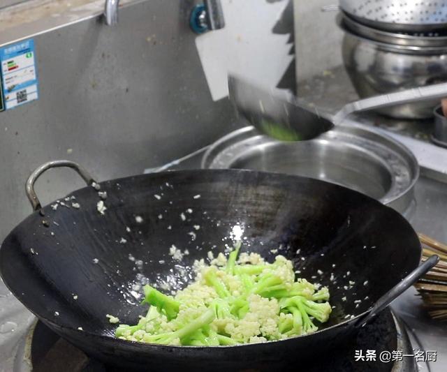 蒜香花菜家常做法大全窍门，大厨教你蒜茸有机花菜的家常做法