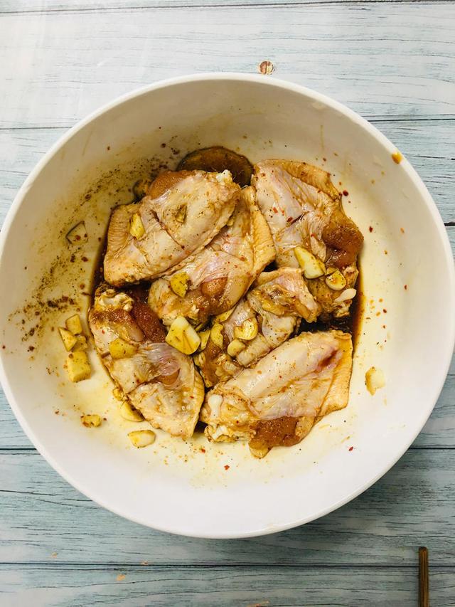 炸鸡翅的家常做法，家常炸鸡翅正宗做法（想吃炸鸡翅别再点外卖了）