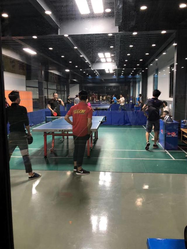 能打篮球的房间推荐，289m²现代轻奢风/地下室打造一个篮球空间/杭州别墅设计