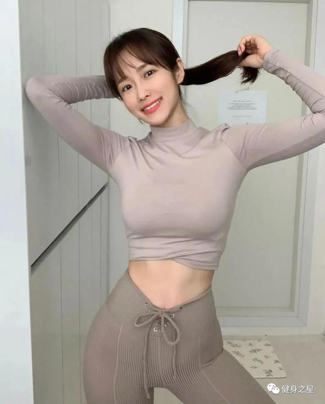 她是健身網紅+瑜伽教練，甜美可人的臉蛋，既清純又嫵媚 街拍正妹 第3张