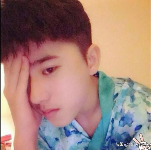 蔡徐坤真实身高对照表，黄明昊、蔡徐坤身高都是182