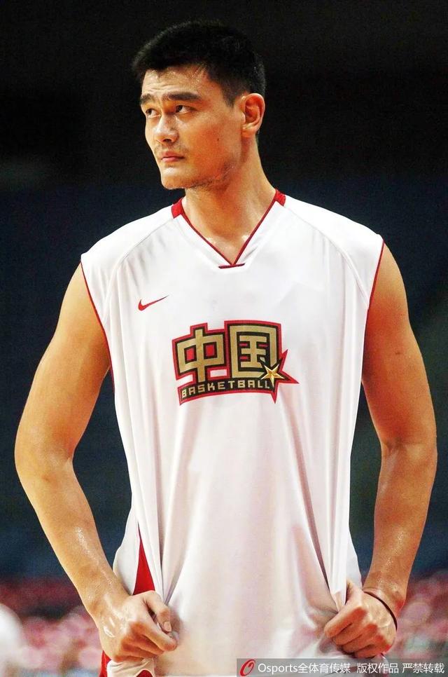 姚明18岁巅峰时期，2米26放哪个时代都无解