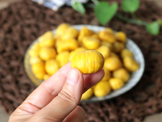 板栗怎么去皮快又好剥，板栗剥皮这方法真好用