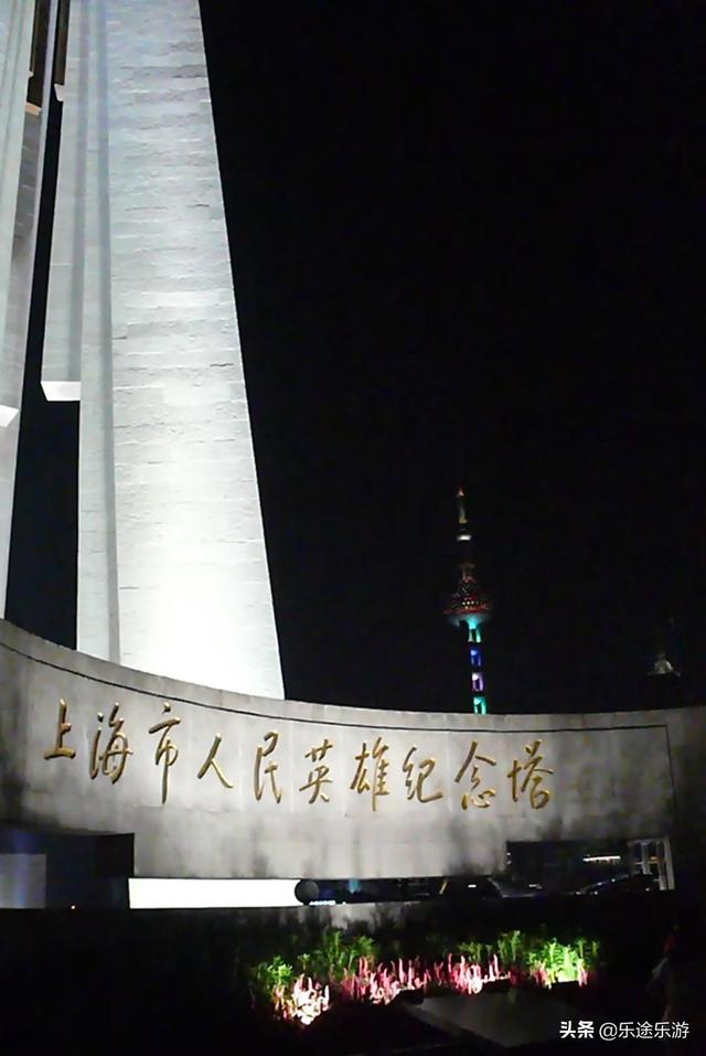 上海外滩以前的样子vs现在的样子，270多年前这里还是一片烂泥滩