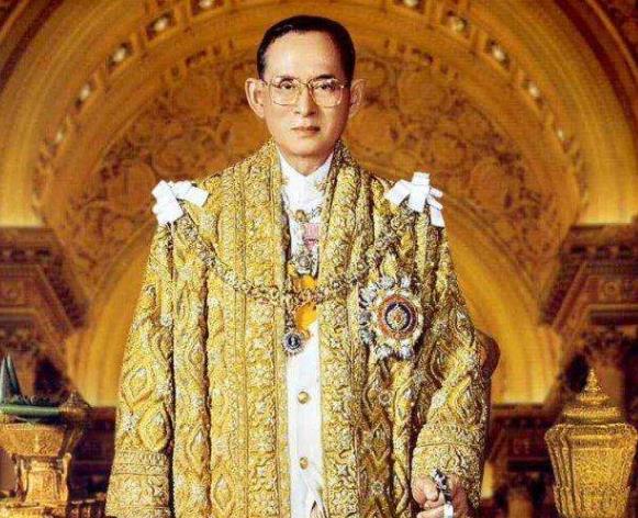 泰国拉玛九世功绩，从傀儡到在泰国“封神”