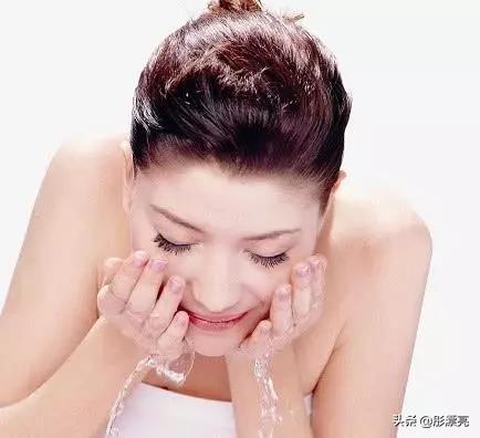 最实用的护肤方法，过了30岁我们更要去繁求简