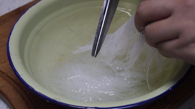 凉拌菠菜怎么做，十种凉拌菠菜的做法（凉拌菠菜怎么做才好吃）