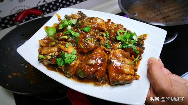 家常焖鲅鱼做法步骤，家常菜——酱闷鲅鱼