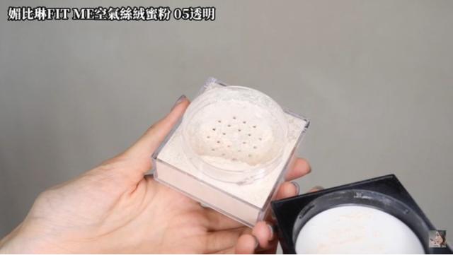 调整肤色的控油蜜粉，一款能够满足不同肤色需求的散粉——纪梵希明星四宫格散粉1号