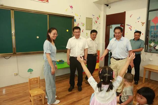 教师慰问一线教育工作者，省委教育工委、省教育厅走访慰问一线教育工作者
