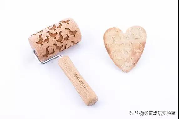 擀面杖如何制作，有时候擀面杖也能做出艺术甜品