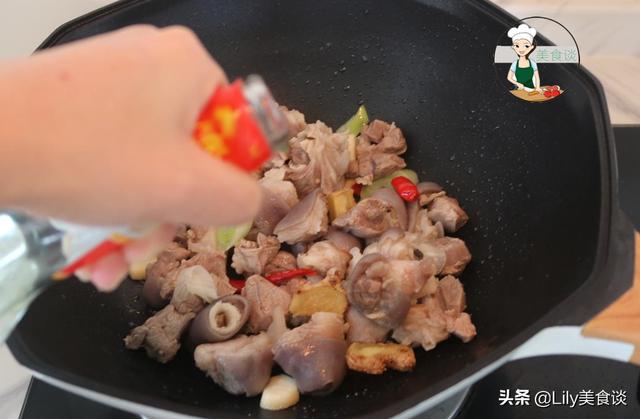 炖羊肉放料酒吗，炖羊肉最忌讳放的调料（调料不要乱放）