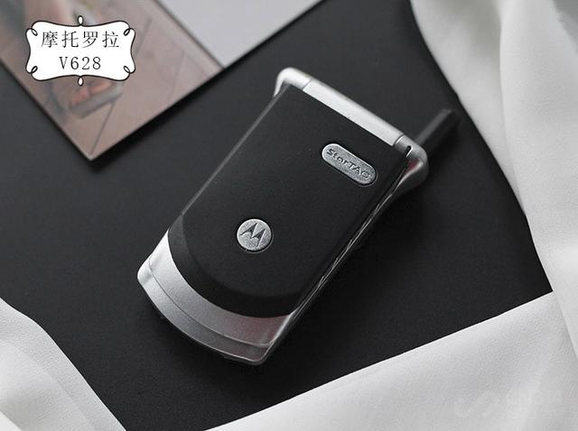 摩托罗拉旋转手机，摩托罗拉v 3翻盖手机（摩托罗拉V系列老机型盘点）