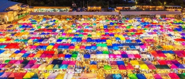 在海西与敦煌交界处，敦煌黑戈壁地区