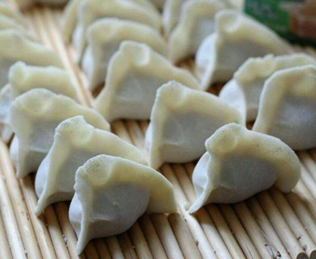 包饺子和面的方法，怎样包饺子和面的正确方法（用冷水好还是热水好）