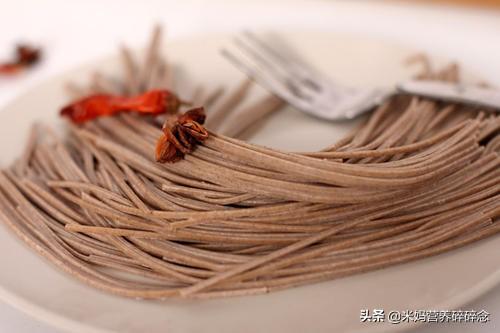 减肥能吃粉丝吗，减肥期间可以吃多少克粉丝（天暖了建议大家：常吃3样）