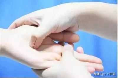 小儿推拿退烧法大全，缓解孩子发烧的5种小儿推拿手法