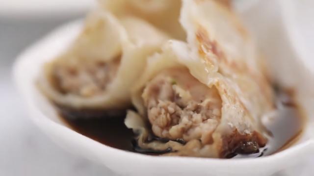 冰花煎饺做法技巧，零失败的冰花煎饺