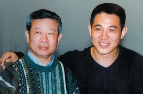 李连杰现在在哪里，功夫巨星李连杰现在哪里生活（与杨紫琼亲密合影感情好）