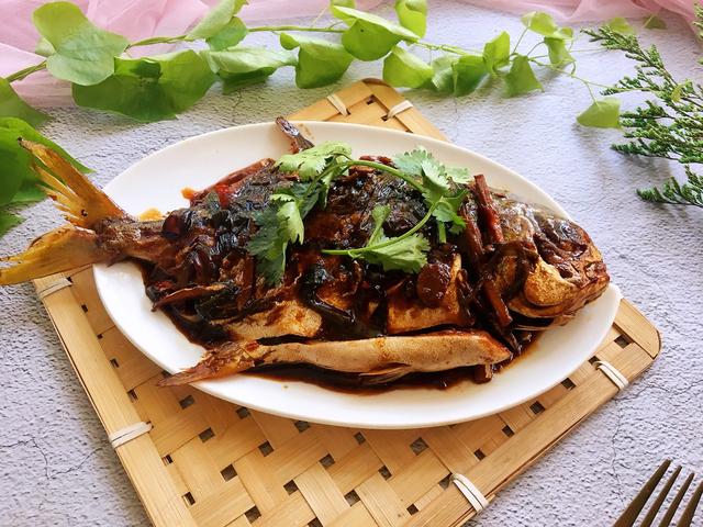 红烧鱼什么鱼好吃，红烧鱼要买什么鱼来做好吃一点（教你好吃的红烧鱼做法）