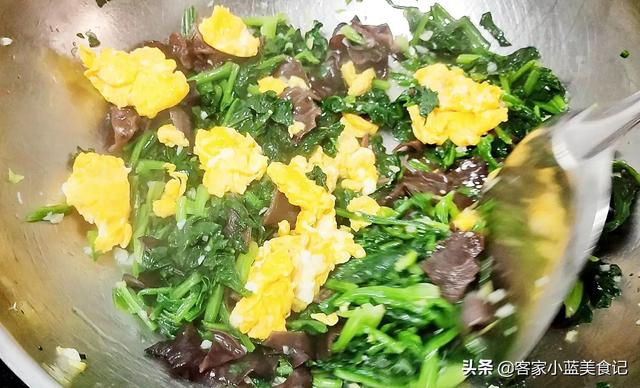 菠菜鸡蛋怎么炒，菠菜鸡蛋怎么炒好吃又简单