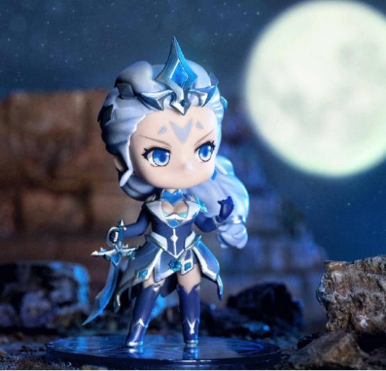 露娜露娜手办全光图，露娜手办开箱