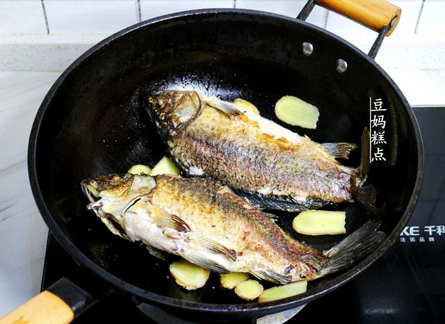 鲫鱼汤怎么炖才能好喝又有营养，炖鲫鱼汤掌握这6点