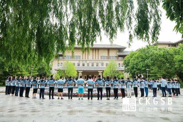 长江商学院十周年庆典，长江商学院10周年（联想未来将由谁来接班）