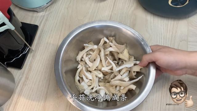 孜然蘑菇的做法，孜然蘑菇正宗详细做法（网红下饭菜孜然蘑菇）