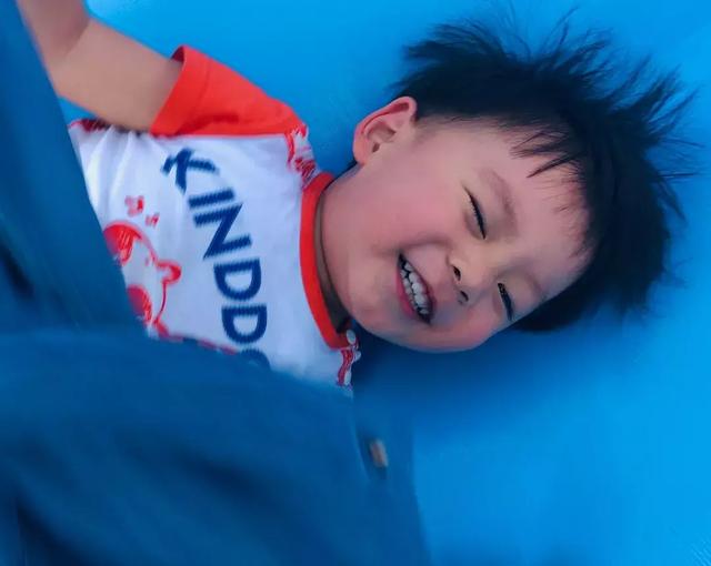 西双版纳江边夜市，西双版纳最火爆的夜市（到西双版纳一定要知道的五件事）