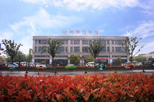 青山湖24小时图书馆，江西首个户外“24小时自助城市书房”在南昌建成