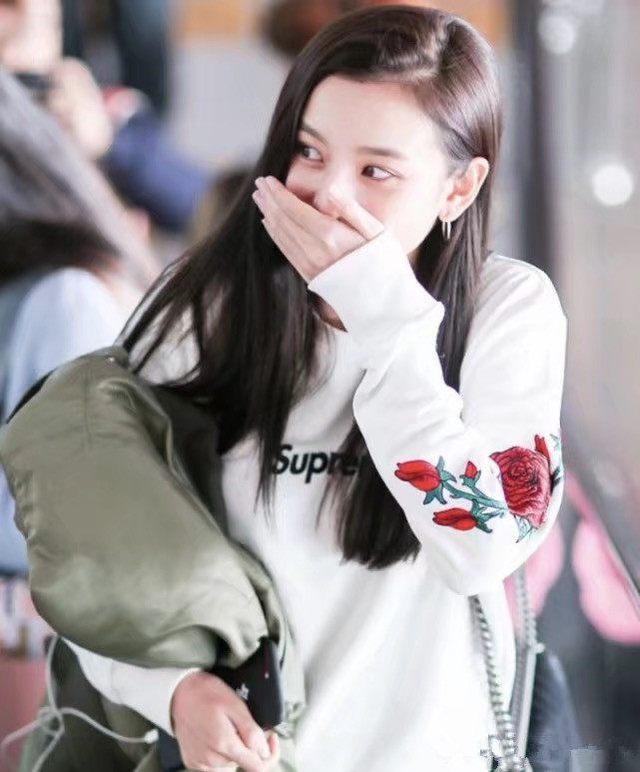 宋祖儿年轻时有多帅，19岁宋祖儿现身机场